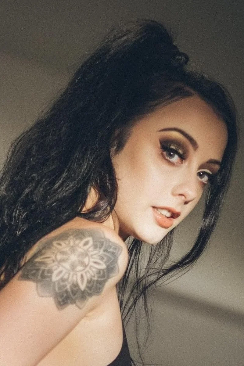 Alessa Savage